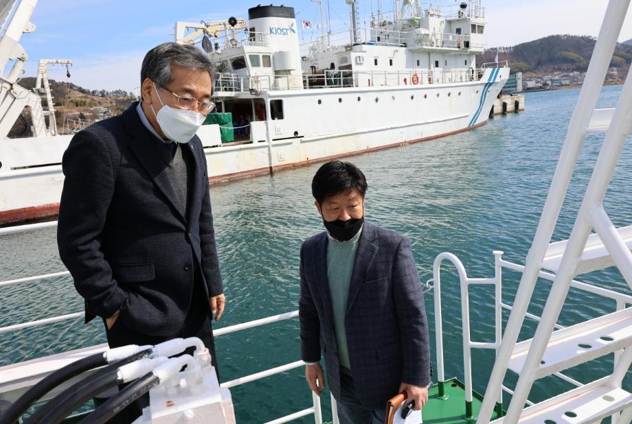 Acquisition ceremony of R/V Dokdo Nuri_image3