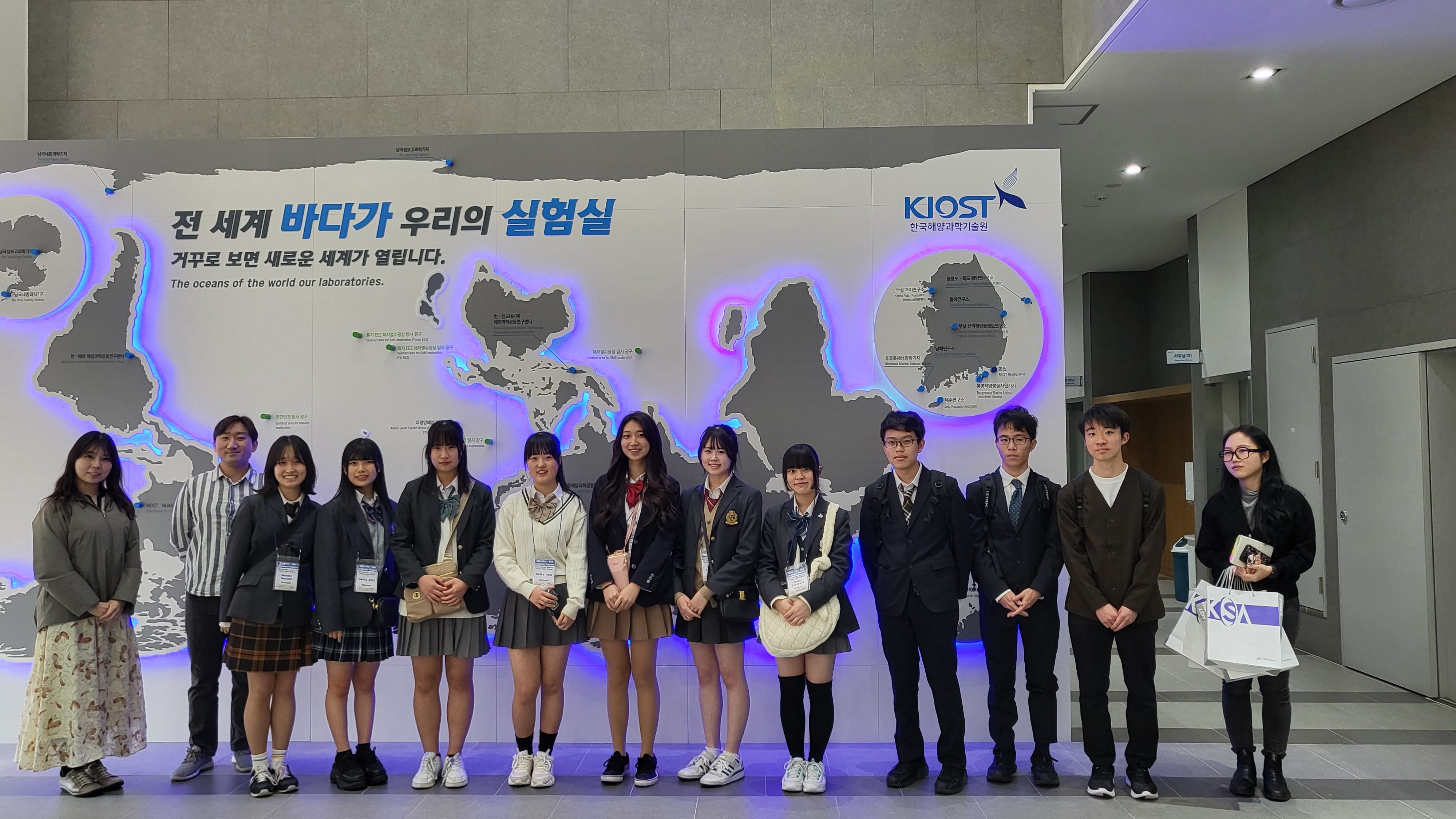 Japanese Ritsumeikan High School Students Visit KIOST